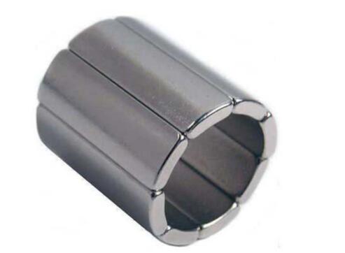 電機磁鐵是選用瓦形的還是直矩形的磁鐵呢？?jì)烧哂泻螀^別？